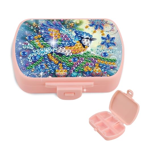 JICFDAO Diamond Painting Tablettenbox 9x6.2x2.5cm Pillendose mit 6 Fächer Reise Medikamentenbox Kleine Tablettendose Tragbare Pillenetui für Tägliche und Reise Medikamentenbox Vitamine Fischöle Vogel JICFDAO Diamond Painting Tablettenbox 9x6.2x2.5cm Pillendose mit 6 Fächer Reise Medikamentenbox Kleine Tablettendose Tragbare Pillenetui für Tägliche und Reise Medikamentenbox Vitamine Fischöle Vogel von JICFDAO