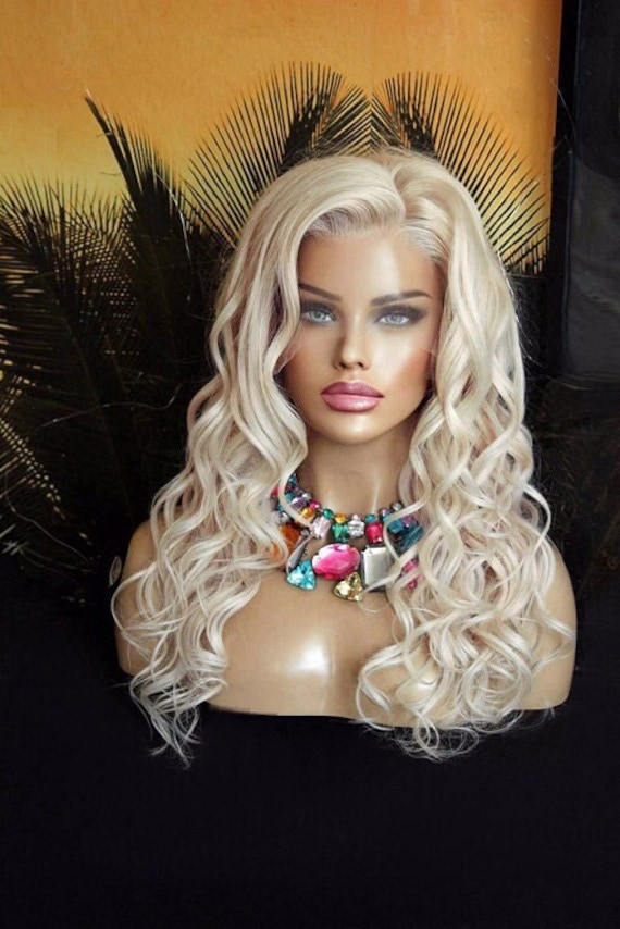 Perücke Remy Echthaar 100% Lace Wig Gewellt Gelockt Lang Langhaar Blond Hellblond Weißblond Aschblond Eisblond Platinblond 13x4 Perücke Remy Echthaar 100% Lace Wig Gewellt Gelockt Lang Langhaar Blond Hellblond Weißblond Aschblond Eisblond Platinblond 13x4 von JLWLaceWigPeruecken