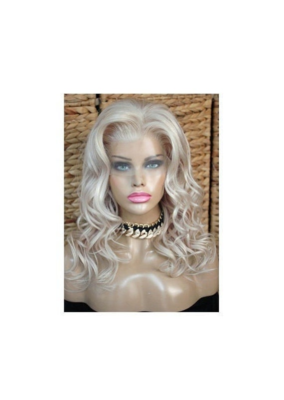 Perücke Remy Echthaar Brasilianisch 100% Lace Front Wig Gewellt Wellig Lang Blond Hellblond Aschblond Eisblond Platinblond 13x4 Natürlich Perücke Remy Echthaar Brasilianisch 100% Lace Front Wig Gewellt Wellig Lang Blond Hellblond Aschblond Eisblond Platinblond 13x4 Natürlich von JLWLaceWigPeruecken