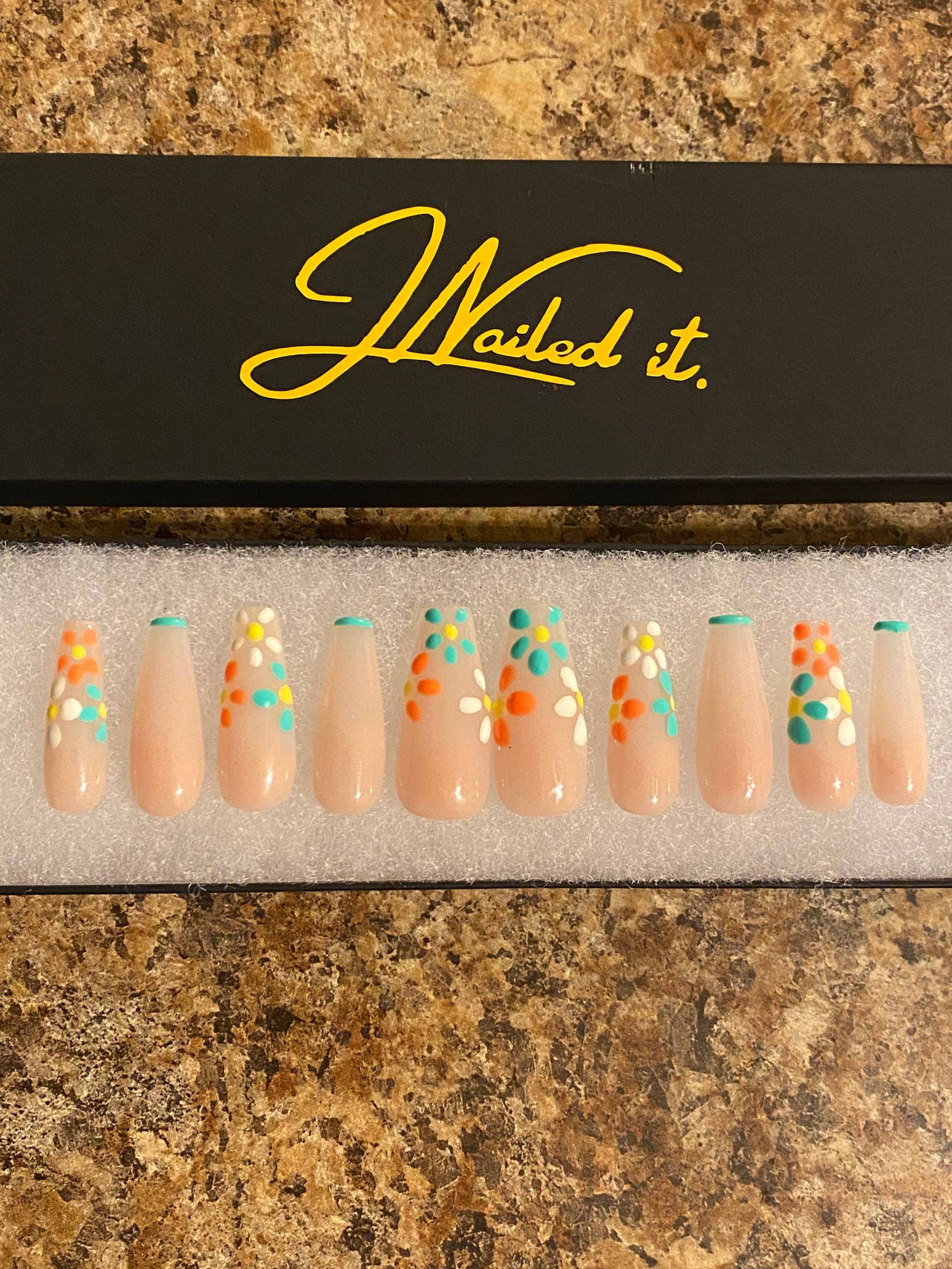 Nägel Mit Blumendesign Und Acryl Aufdrücken Nägel Mit Blumendesign Und Acryl Aufdrücken von JNailedIt17