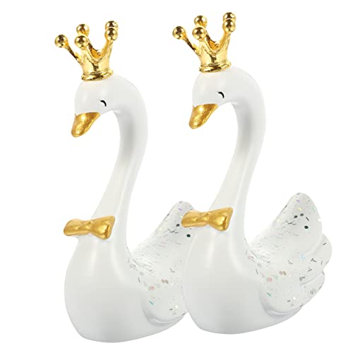 JOINPAYA 2 Stück Resin Figuren Weiß mit Krone Elegante Tortendeko und Partydeko für Hochzeit Geburtstag Konfirmation Vielseitige Kunstharz Ornamente für Kuchen Tisch und JOINPAYA 2 Stück Resin Figuren Weiß mit Krone Elegante Tortendeko und Partydeko für Hochzeit Geburtstag Konfirmation Vielseitige Kunstharz Ornamente für Kuchen Tisch und von JOINPAYA