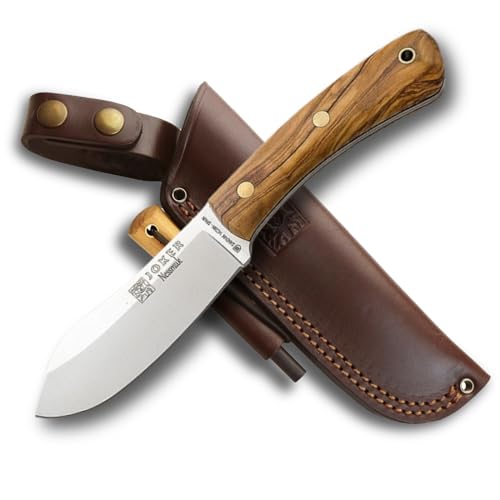 Joker Nessmuk, mit Olivenholzgriff 11,5 cm, Klinge 10,5 cm, inkl. Feuerstein + Lederscheide in dunkelbrauner Farbe. Messer von J. Sabater Joker Nessmuk, mit Olivenholzgriff 11,5 cm, Klinge 10,5 cm, inkl. Feuerstein + Lederscheide in dunkelbrauner Farbe. Messer von J. Sabater von Joker