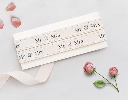 Mr & Mrs Band – 15 mm, 9 m Baumwollband für Hochzeitsgeschenke, Verlobungsverpackung, Jubiläumsverpackung, Brautparty-Dekor Mr & Mrs Band – 15 mm, 9 m Baumwollband für Hochzeitsgeschenke, Verlobungsverpackung, Jubiläumsverpackung, Brautparty-Dekor von JOOYZ