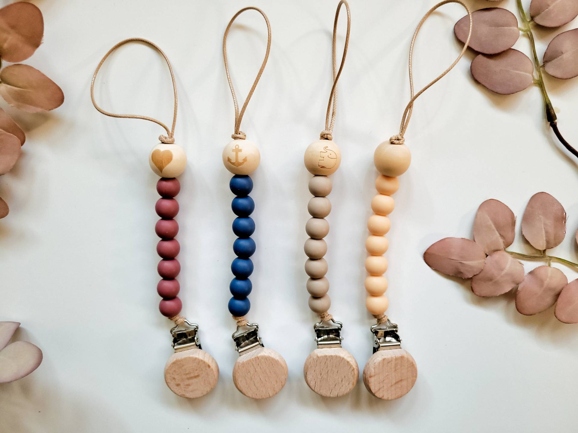 Baby Schnullerkette Aus Silikon Und Holz/Geburtsgeschenk Babyparty Taufe Baby Schnullerkette Aus Silikon Und Holz/Geburtsgeschenk Babyparty Taufe von JakobiShop