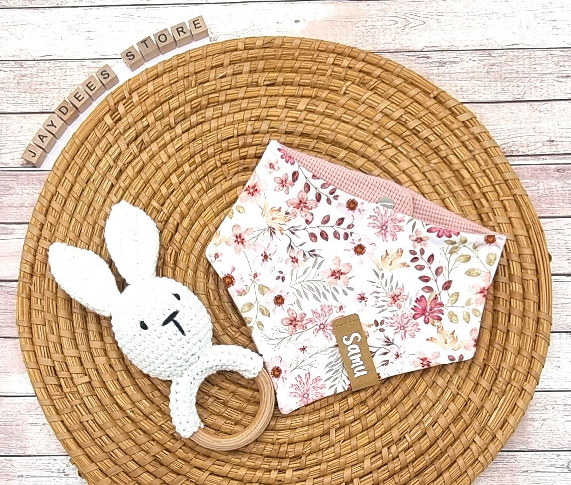 Baby Wende-Halstuch "Blümchen Weiß-Rosa" Jersey, Waffelstrick, Dreiecktuch, Lätzchen, Spucktuch, Sabberlätzchen, Sabbertuch, Halstuch Mit Namen Baby Wende-Halstuch "Blümchen Weiß-Rosa" Jersey, Waffelstrick, Dreiecktuch, Lätzchen, Spucktuch, Sabberlätzchen, Sabbertuch, Halstuch Mit Namen von JayDeesStore