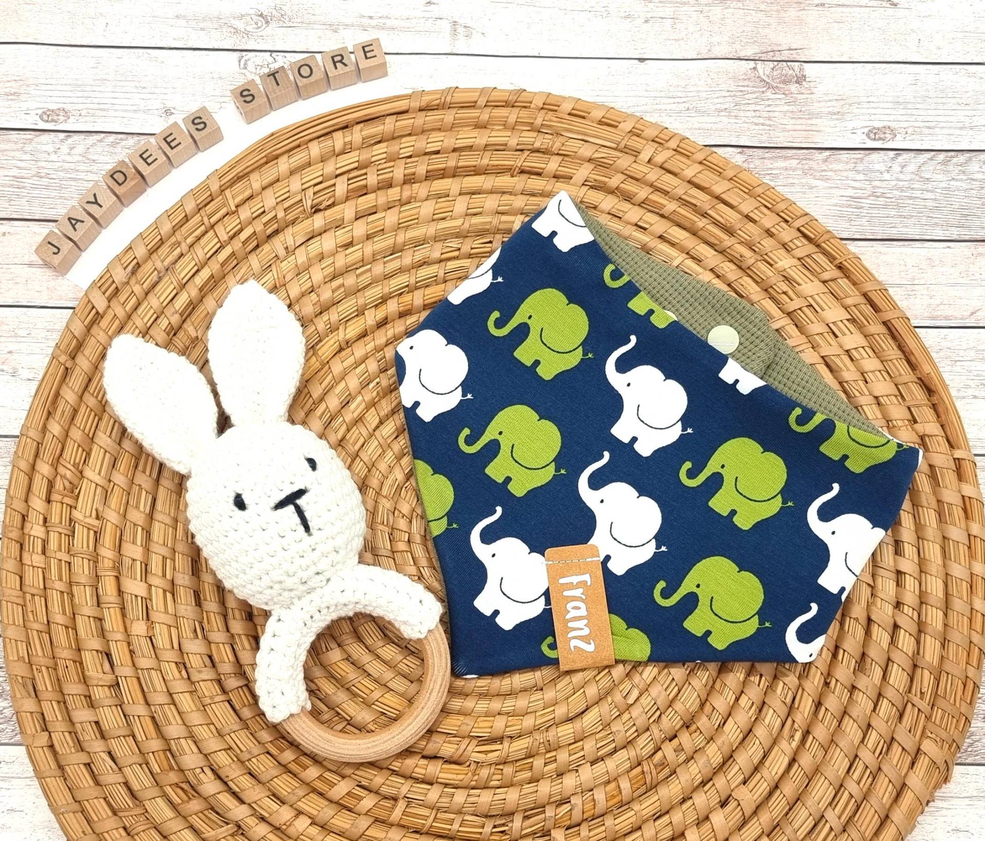 Baby Wende-Halstuch "Elefanten-Grün" Jersey, Waffelstrick, Dreiecktuch, Lätzchen, Spucktuch, Sabberlätzchen, Sabbertuch, Halstuch Mit Namen Baby Wende-Halstuch "Elefanten-Grün" Jersey, Waffelstrick, Dreiecktuch, Lätzchen, Spucktuch, Sabberlätzchen, Sabbertuch, Halstuch Mit Namen von JayDeesStore