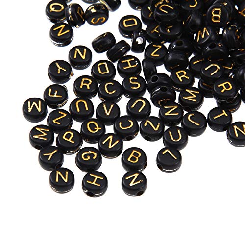 1200 schwarze Acryl-Alphabet-Buchstaben-Perlen 7mm flache runde Scheibe Münzen A-Z goldfarbenes Buchstabenmuster lose Abstandshalter Perlen für DIY Schmuckherstellung von Jaydis