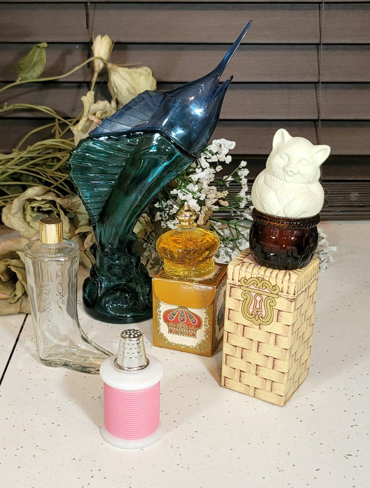 Avon, Parfüm/Köln Flaschen, Volle Und Leere, Wiederbefüllbar, Sammlerstück Parfüm Flasche, Vintage 70Er Jahre, Badezimmer/Vanity/Kommode Dekor Avon, Parfüm/Köln Flaschen, Volle Und Leere, Wiederbefüllbar, Sammlerstück Parfüm Flasche, Vintage 70Er Jahre, Badezimmer/Vanity/Kommode Dekor von JeanniesVintageJems