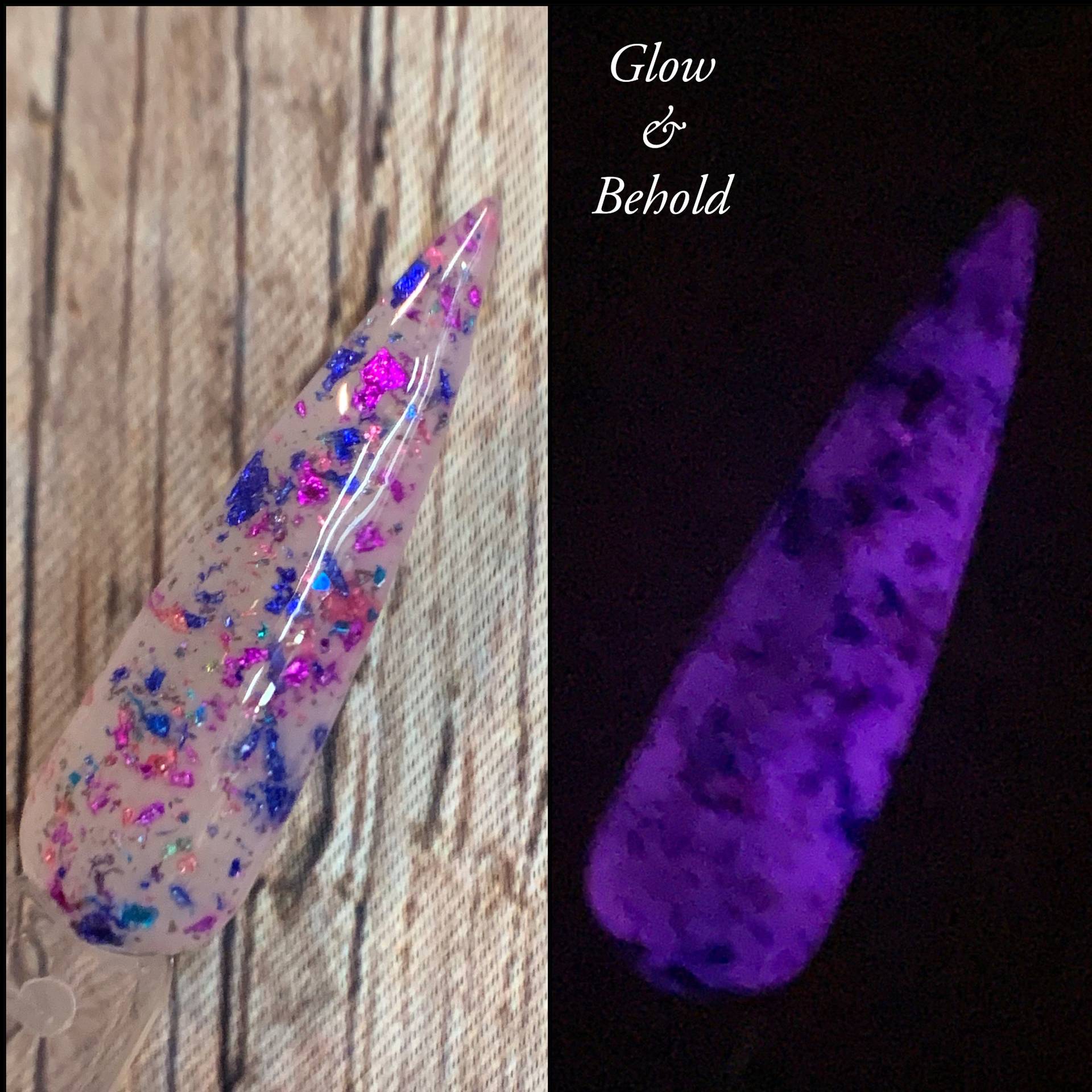 Glow & Behold Dip Powder von JewelsDips