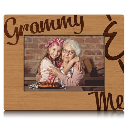 JioJio Chan Bilderrahmen für Großmutter, Muttertagsgeschenk, Baby-Ankündigung, Grammy-Geschenke für Großmutter Gigi, 10,2 x 15,2 cm, Grammy & Me, Bilderrahmen für den Schreibtisch, natürliches Holz JioJio Chan Bilderrahmen für Großmutter, Muttertagsgeschenk, Baby-Ankündigung, Grammy-Geschenke für Großmutter Gigi, 10,2 x 15,2 cm, Grammy & Me, Bilderrahmen für den Schreibtisch, natürliches Holz von JioJio Chan