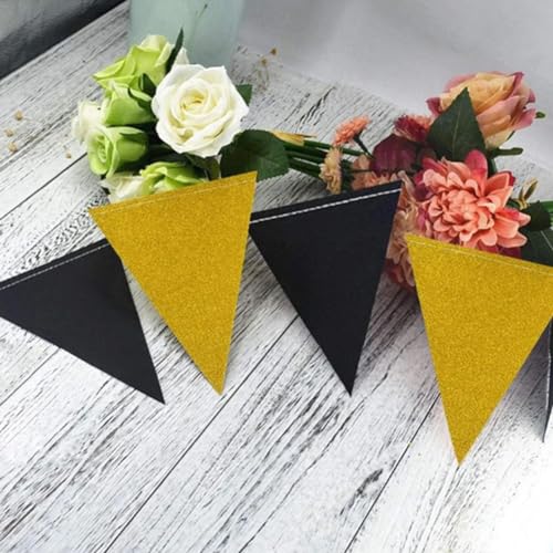 Jolsaawie im Nahen Osten, Geburtstag, Abschlussfeier, Schwarz-Goldene Dreiecksflagge, Hintergrund, Banner-Dekoration Jolsaawie im Nahen Osten, Geburtstag, Abschlussfeier, Schwarz-Goldene Dreiecksflagge, Hintergrund, Banner-Dekoration von Jolsaawie