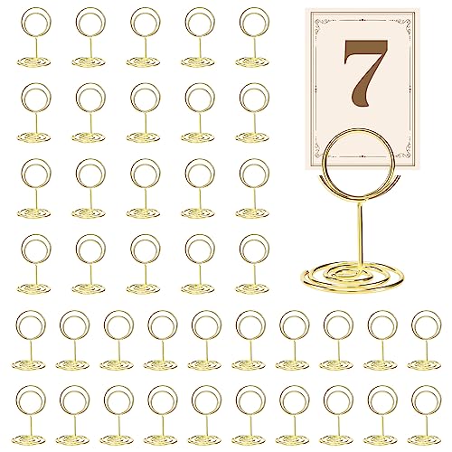 40 Stück Tischkartenhalter Metall, Tischnummernhalter aus Metall Fotohalter Kartenhalter, Tischnummernhalter für Hochzeiten, Platzkartenhalter Memohalter für Restaurant Tisch Party (Gold, 3cm x 5cm) 40 Stück Tischkartenhalter Metall, Tischnummernhalter aus Metall Fotohalter Kartenhalter, Tischnummernhalter für Hochzeiten, Platzkartenhalter Memohalter für Restaurant Tisch Party (Gold, 3cm x 5cm) von Jsrnqert