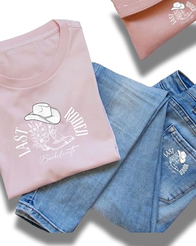 JuPaRo JGA Bügelbild – Last Rodeo Bachelorette – Cowboyhut & Boots – DIY Aufbügelmotiv in 3 Größen & Farben – für T-Shirts, Jacken, Taschen & Accessoires (Bachelorette Schwarz, Klein) von JuPaRo