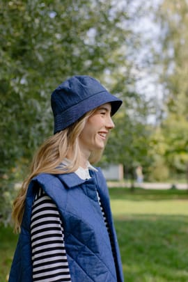 The Bucket Hat von Juliana Martejevs