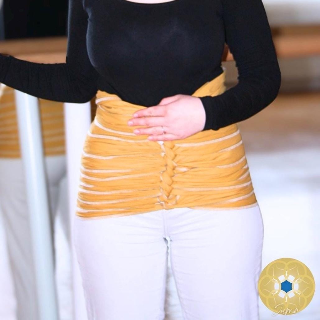 Bengkung Belly Binding Tuch in Gold - Organic Cotton Postpartum Wrap | Handarbeit Aus Deutschland Bengkung Belly Binding Tuch in Gold - Organic Cotton Postpartum Wrap | Handarbeit Aus Deutschland von Jumaverse
