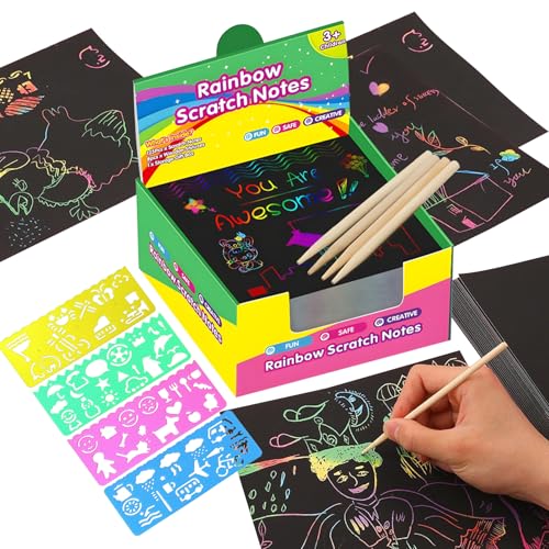 JurciCat 200 Stück Kratzbilder für Kinder, Blätter Regenbogen Kratzpapier mit 4 Holzstifte and 4 Malschablonen Für Kinder Kratzbild Set zum Zeichnen und Basteln DIY Lustige Spiele (8.5 * 8.5 cm) von JurciCat