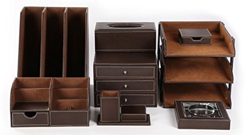 KINGFOM™ 8pcs Leder Schreibtisch Organizer Set -- Inklusive Schreibtisch Organisator , Schubladenbox, Briefablage , Kosmetiktücherbox , Zeitschriftensammler Halter , Aschenbecher,Stifthalter mit Visitenkartenhalter und Zettelbox (T01-Braun) von KINGFOM