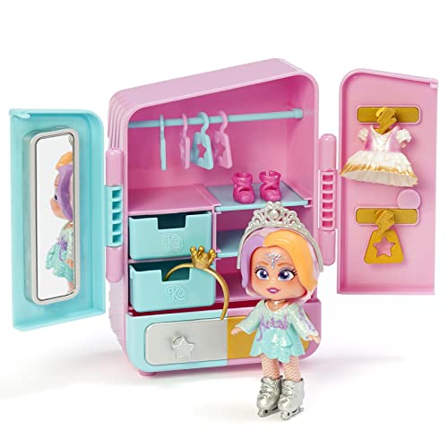 KOOKYLOOS Tara's Wardrobe Puppenschrank mit mehr als 18 Mode-Accessoires und Puppen, 3 Ausdrücken, inkl. Kleidung, Accessoires Schuhe, Kleiderbügel, Schubladen Sticker, 8431618018545 von KOOKYLOOS