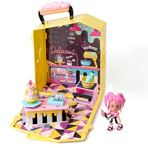KOOKYLOOS Tiffany's Pop-Up Bakery - Bäckerei mit mehr als 15 Accessoires und exklusiver Puppe mit 3 lustigen Ausdrücken Inklusive exklusiver Kleidung und Schuhwerk, Backofen, Tisch/Kühlschrank und 2 KOOKYLOOS Tiffany's Pop-Up Bakery - Bäckerei mit mehr als 15 Accessoires und exklusiver Puppe mit 3 lustigen Ausdrücken Inklusive exklusiver Kleidung und Schuhwerk, Backofen, Tisch/Kühlschrank und 2 von KOOKYLOOS