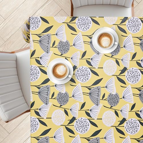 KP HOME Gelbe PVC Tischdecke Abwischbar Quadratisch 140x140 cm – Kunststoff-Tischdecke Mit Schimmer-Effekt Und Großen Grauen Blumen – wasserdichte Wachstuchtischdecke Wachstuch Abwischbarer Schutz von KP HOME