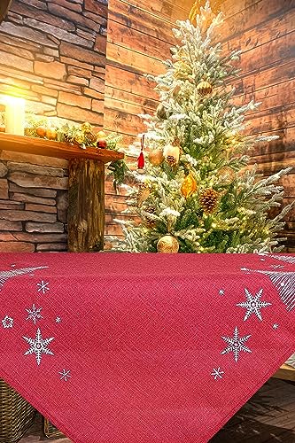 KAMACA Tischdecke Mitteldecke 85x85 cm mit filigraner Stickerei Küche Esstisch Tisch Dekoration Eyecatcher in Herbst Winter Weihnachten (Tannenbäume rot) von KAMACA