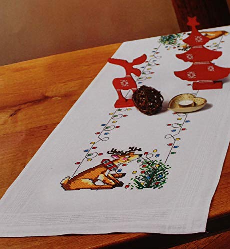 KAMACA Stickpackung Kreuzstich vorgezeichnet Baumwolle komplettes Stickset mit Stickvorlage Stickerei-Kit zum Selbersticken Erwachsene (Rentier hilft beim Schmücken TL 40x100 cm) von KAMACA