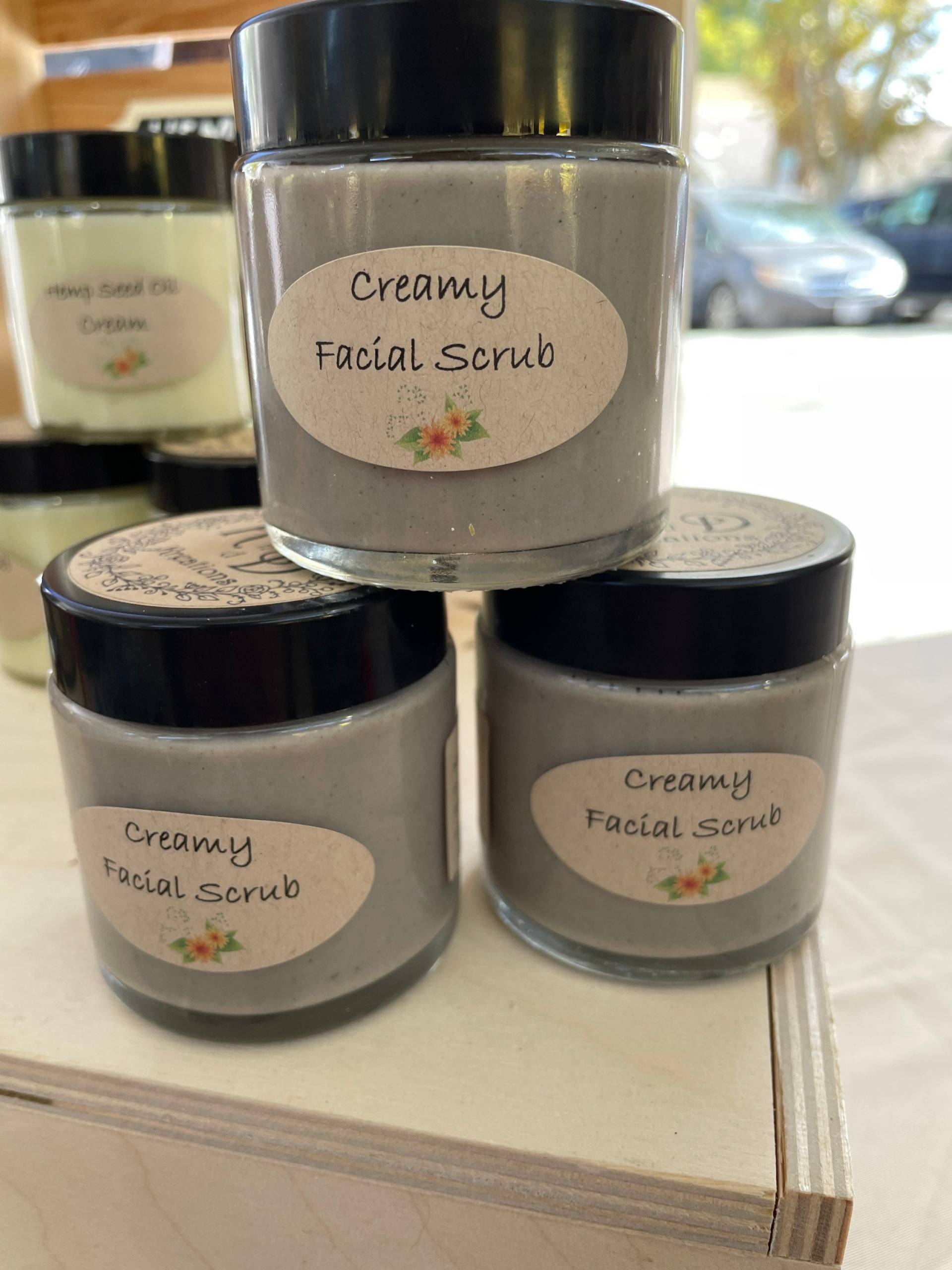 Cremefarbenes Gesichtspeeling Cremefarbenes Gesichtspeeling von Kanddkreationsco