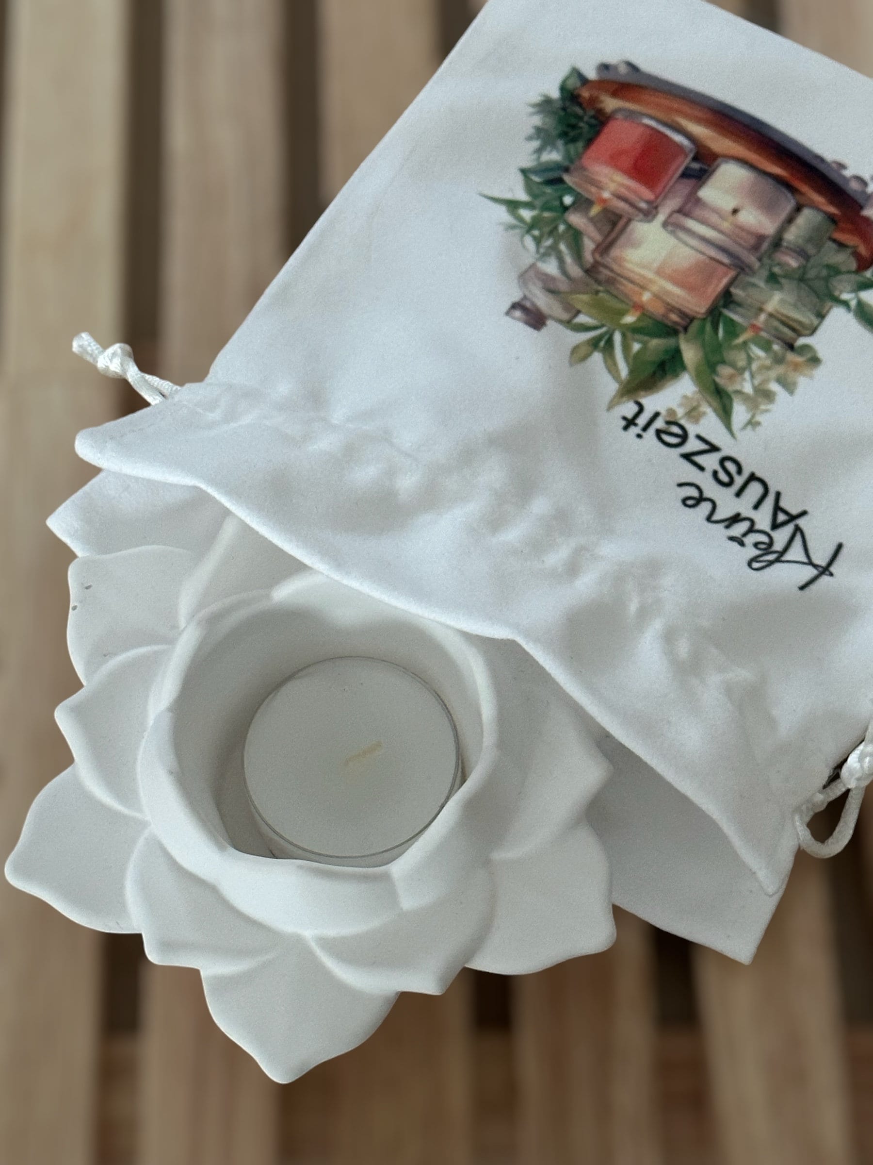 Kleine Auszeit - Tasche Teelichthalter Lotusblüte Namaste Blume Teelicht Wellness- Blume- Gutscheingeschenk- Wellnessgutschein Kleine Auszeit - Tasche Teelichthalter Lotusblüte Namaste Blume Teelicht Wellness- Blume- Gutscheingeschenk- Wellnessgutschein von KathisPapierkunst