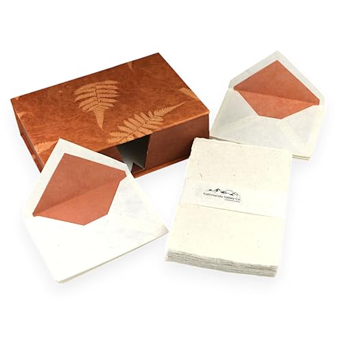 Kathmandu Valley Co. Vintage Stationery Geschenkbox-Set mit 50 handgefertigten A5-Lokta-Papierbögen und 30 Umschlägen (Rustic Farn) von Kathmandu Valley Co.