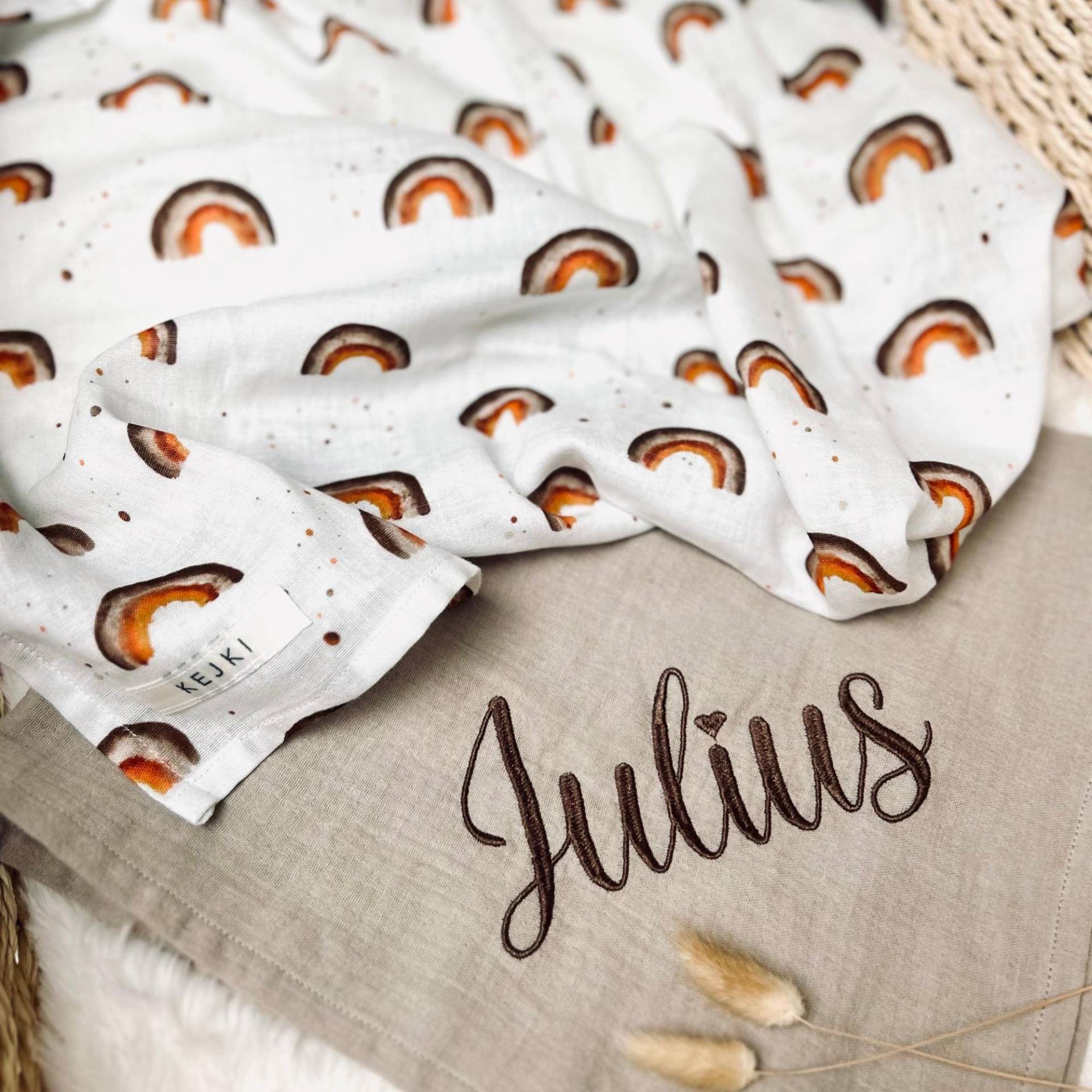 2Er Set Musselintuch Baby - Geschenkset Zur Geburt Spucktuch Personalisiert Mulltuch Regenbogen 2Er Set Musselintuch Baby - Geschenkset Zur Geburt Spucktuch Personalisiert Mulltuch Regenbogen von Kejki