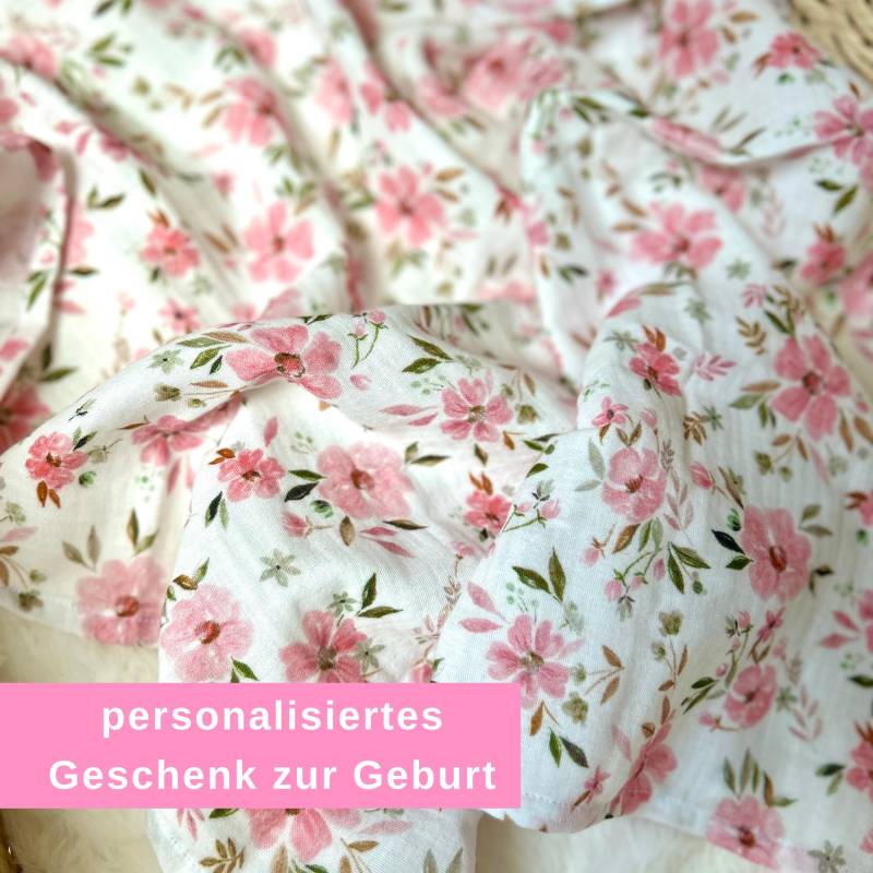 Musselintuch Baby - Geschenk Zur Geburt Spucktuch Personalisiert Mulltuch Blumen Rosen Verspielt Dornröschen von Kejki
