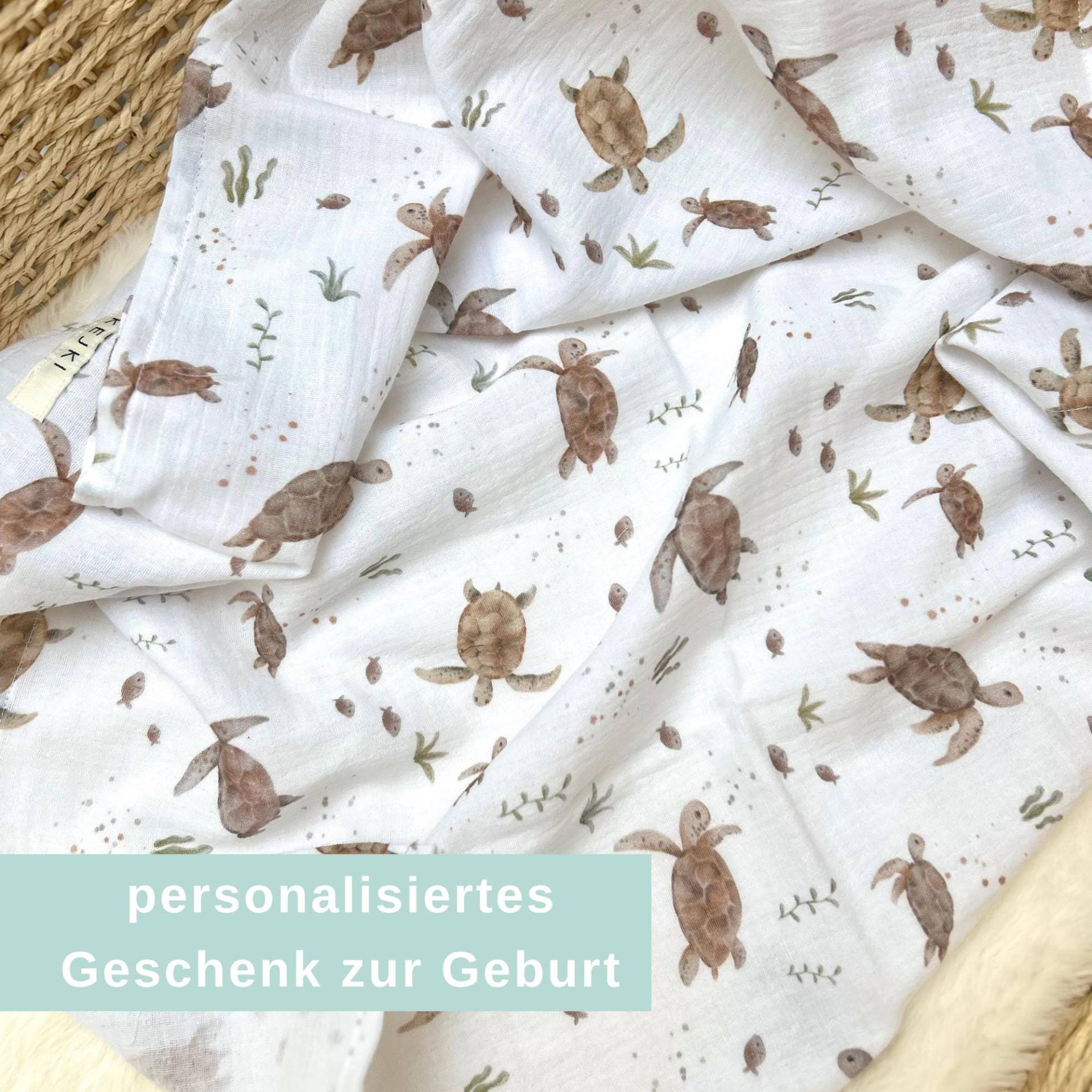 Musselintuch Baby - Geschenk Zur Geburt Spucktuch Personalisiert Mulltuch Schildkröte Meerestiere Unterwasserwelt Ozean Musselintuch Baby - Geschenk Zur Geburt Spucktuch Personalisiert Mulltuch Schildkröte Meerestiere Unterwasserwelt Ozean von Kejki