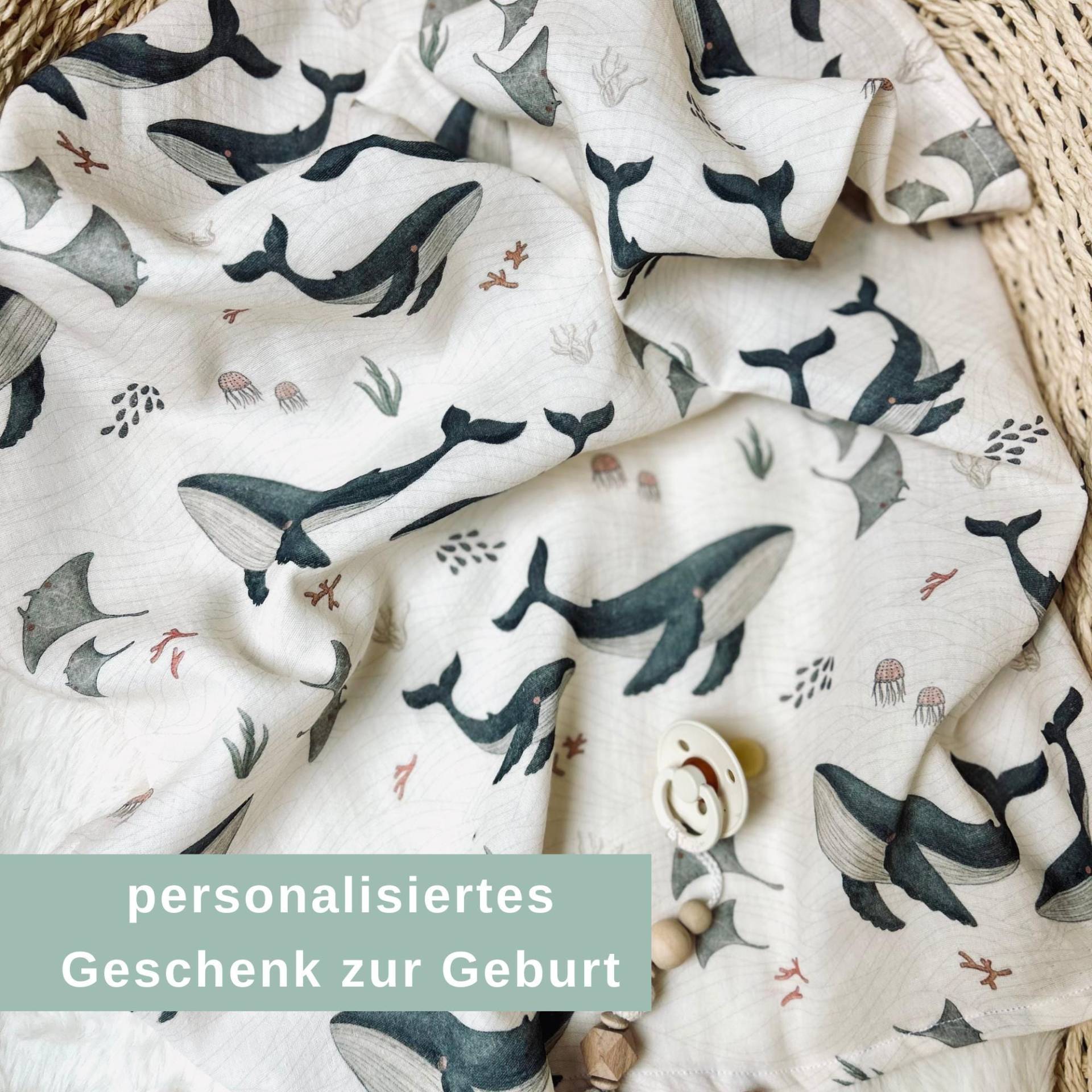 Musselintuch Baby - Geschenk Zur Geburt Spucktuch Personalisiert Mulltuch Wale Meerestiere Unterwasserwelt Ozean von Kejki