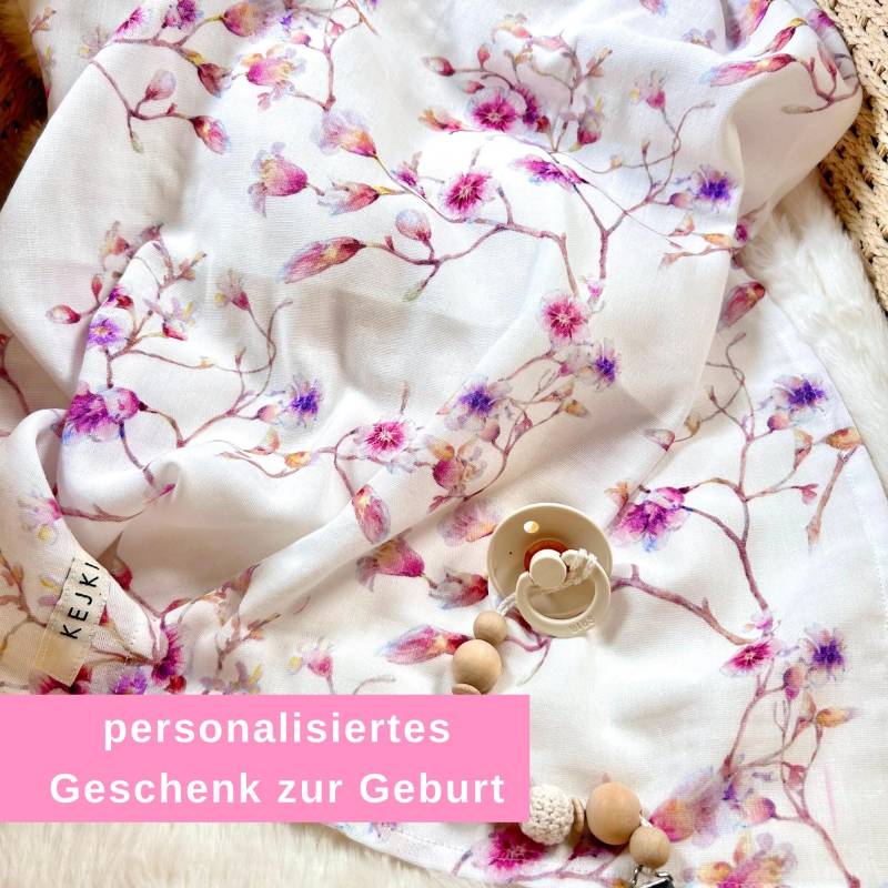 Musselintuch Baby - Geschenk Zur Geburt Spucktuch Personalisiert Mulltuch Kirschblüte Zweig Blüte Blume Frühling von Kejki