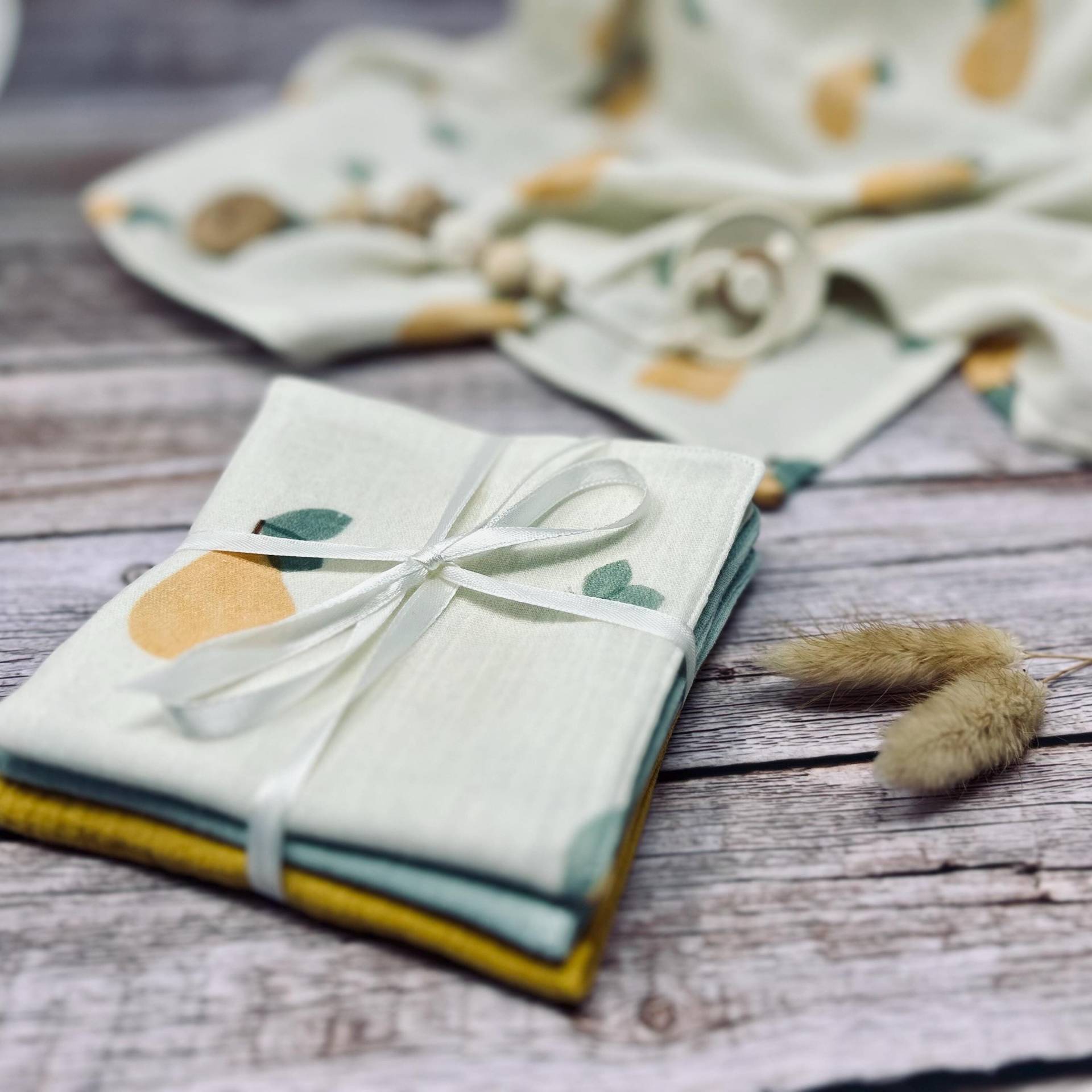 Waschlappen Musselintuch Baby - Geschenk Zur Geburt Lätzchen Musselin- Mulltuch Birne Früchte Waschlappen Musselintuch Baby - Geschenk Zur Geburt Lätzchen Musselin- Mulltuch Birne Früchte von Kejki