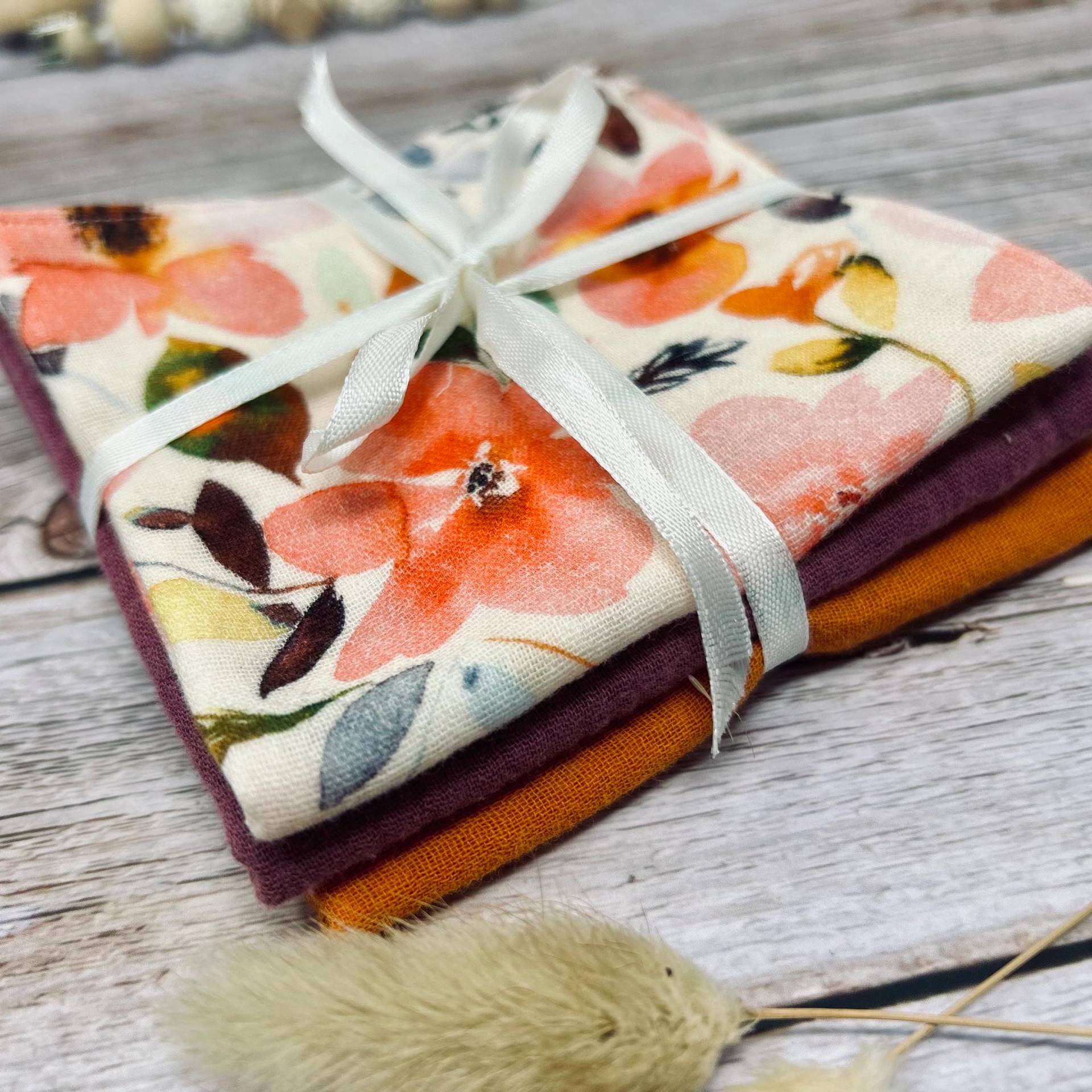 Waschlappen Musselintuch Baby - Geschenk Zur Geburt Lätzchen Musselin- Mulltuch Blumen Blüten Orange Waschlappen Musselintuch Baby - Geschenk Zur Geburt Lätzchen Musselin- Mulltuch Blumen Blüten Orange von Kejki