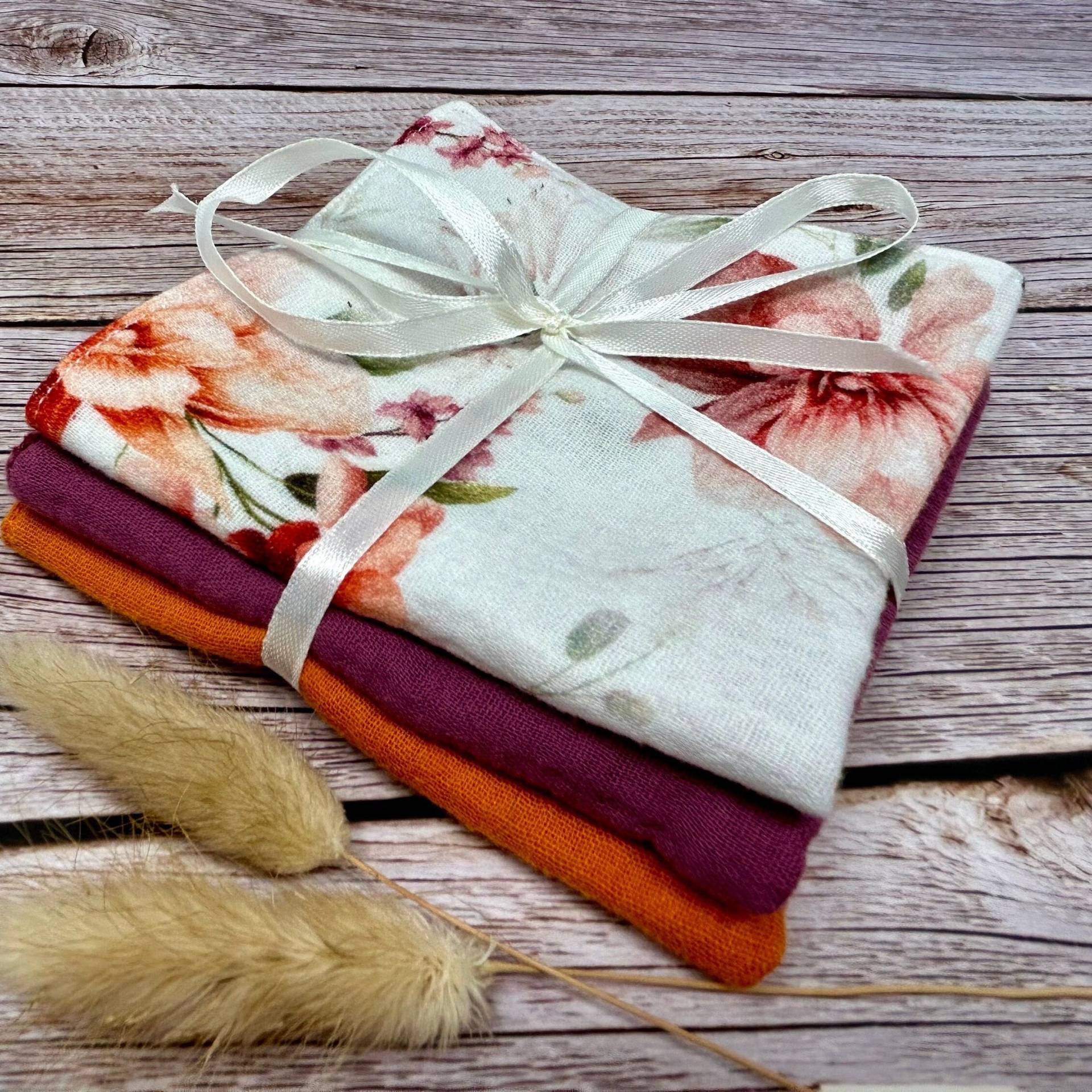 Waschlappen Musselintuch Baby - Geschenk Zur Geburt Lätzchen Musselin- Mulltuch Blumen Rosen Vintage Orange Waschlappen Musselintuch Baby - Geschenk Zur Geburt Lätzchen Musselin- Mulltuch Blumen Rosen Vintage Orange von Kejki