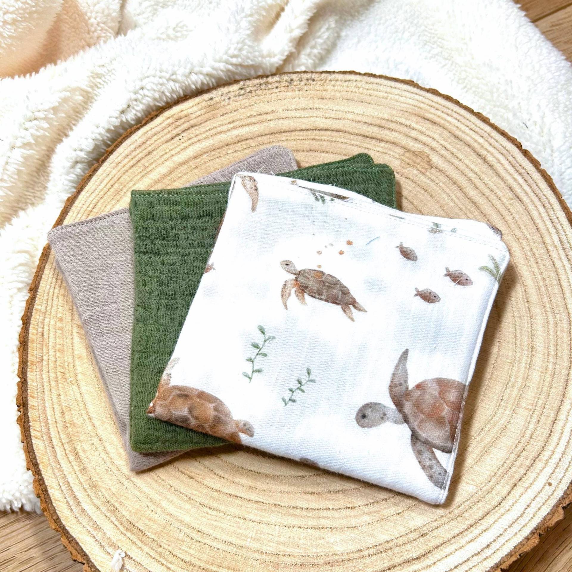Waschlappen Musselintuch Baby - Geschenk Zur Geburt Lätzchen Musselin- Mulltuch Schildkröte Meerestiere- Unterwasserwelt Ozean Waschlappen Musselintuch Baby - Geschenk Zur Geburt Lätzchen Musselin- Mulltuch Schildkröte Meerestiere- Unterwasserwelt Ozean von Kejki