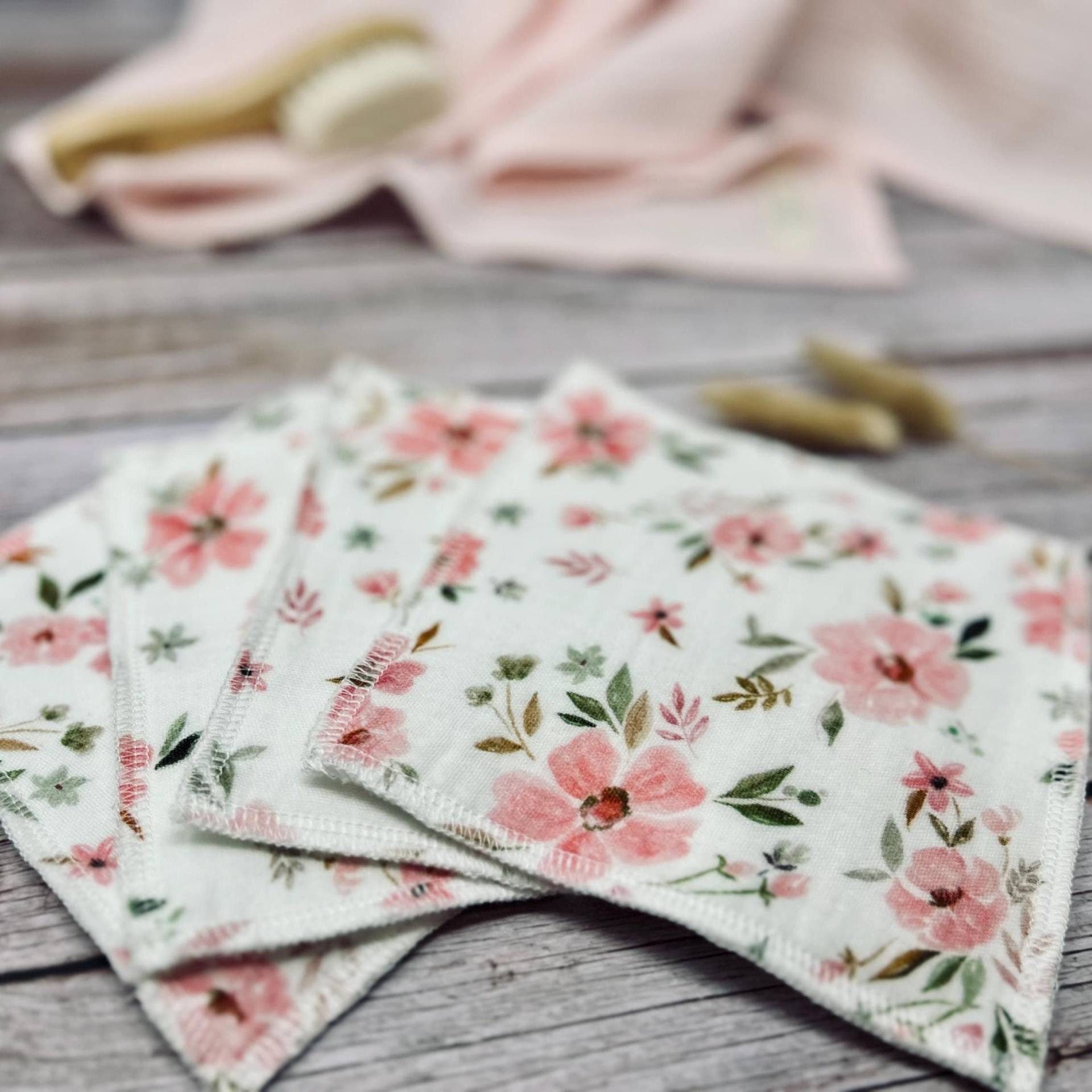 Waschlappen Set - Feuchttücher Musselin Frottee Baby Geschenk Zur Geburt Oder Babyparty -Blumen Rosen Geblümt Waschlappen Set - Feuchttücher Musselin Frottee Baby Geschenk Zur Geburt Oder Babyparty -Blumen Rosen Geblümt von Kejki