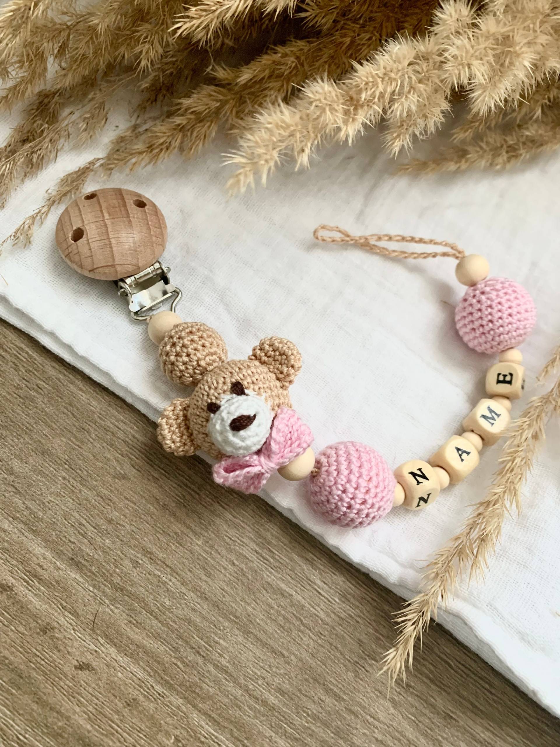Schnullerkette Mit Namen, Personalisiert, Teddybär Schnullerkette Mit Namen, Personalisiert, Teddybär von KiLiLuNi