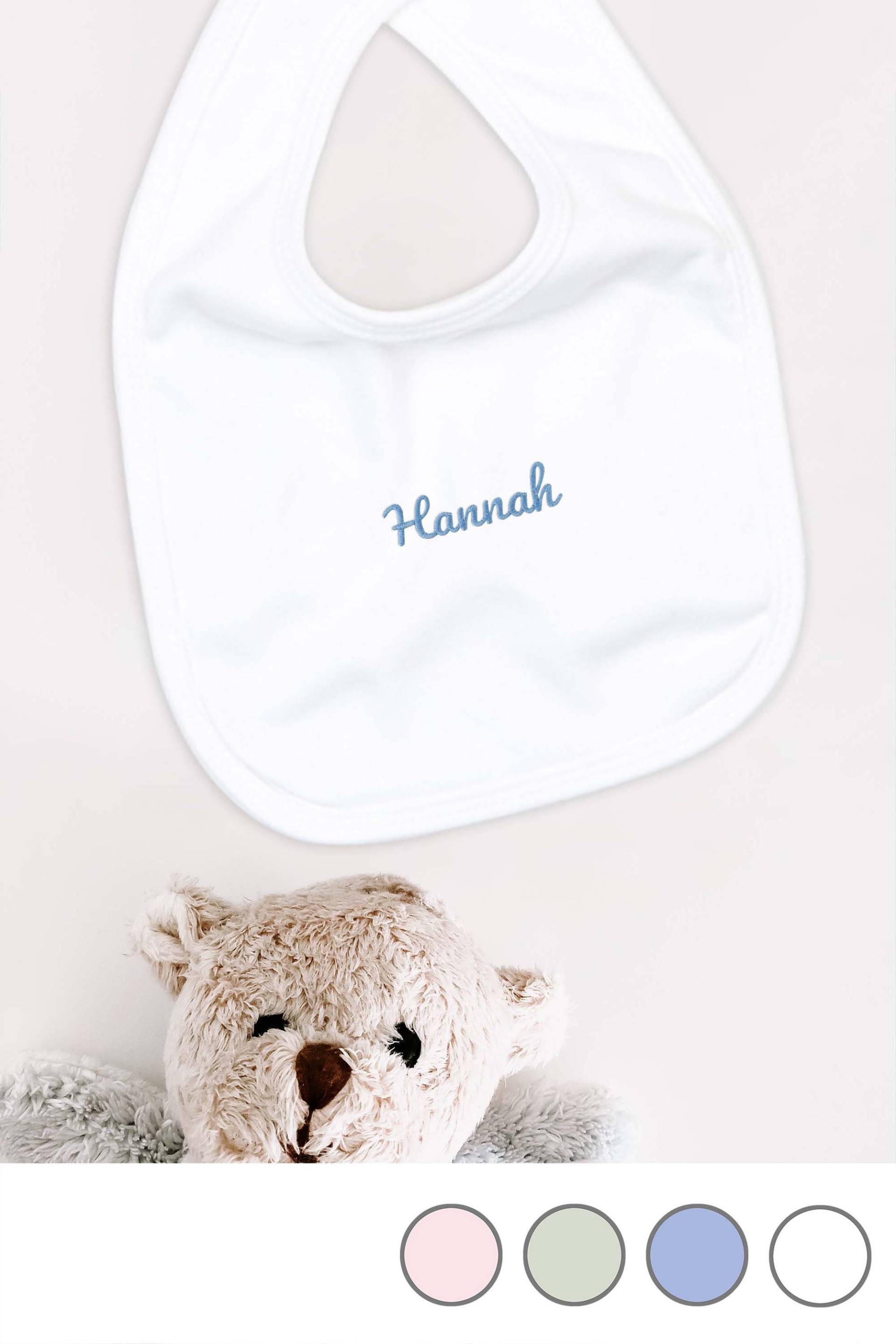 Lätzchen Für Babys Aus Bio-Baumwolle Bestickt Mit Wunschtext Lätzchen Für Babys Aus Bio-Baumwolle Bestickt Mit Wunschtext von KiddiezDE