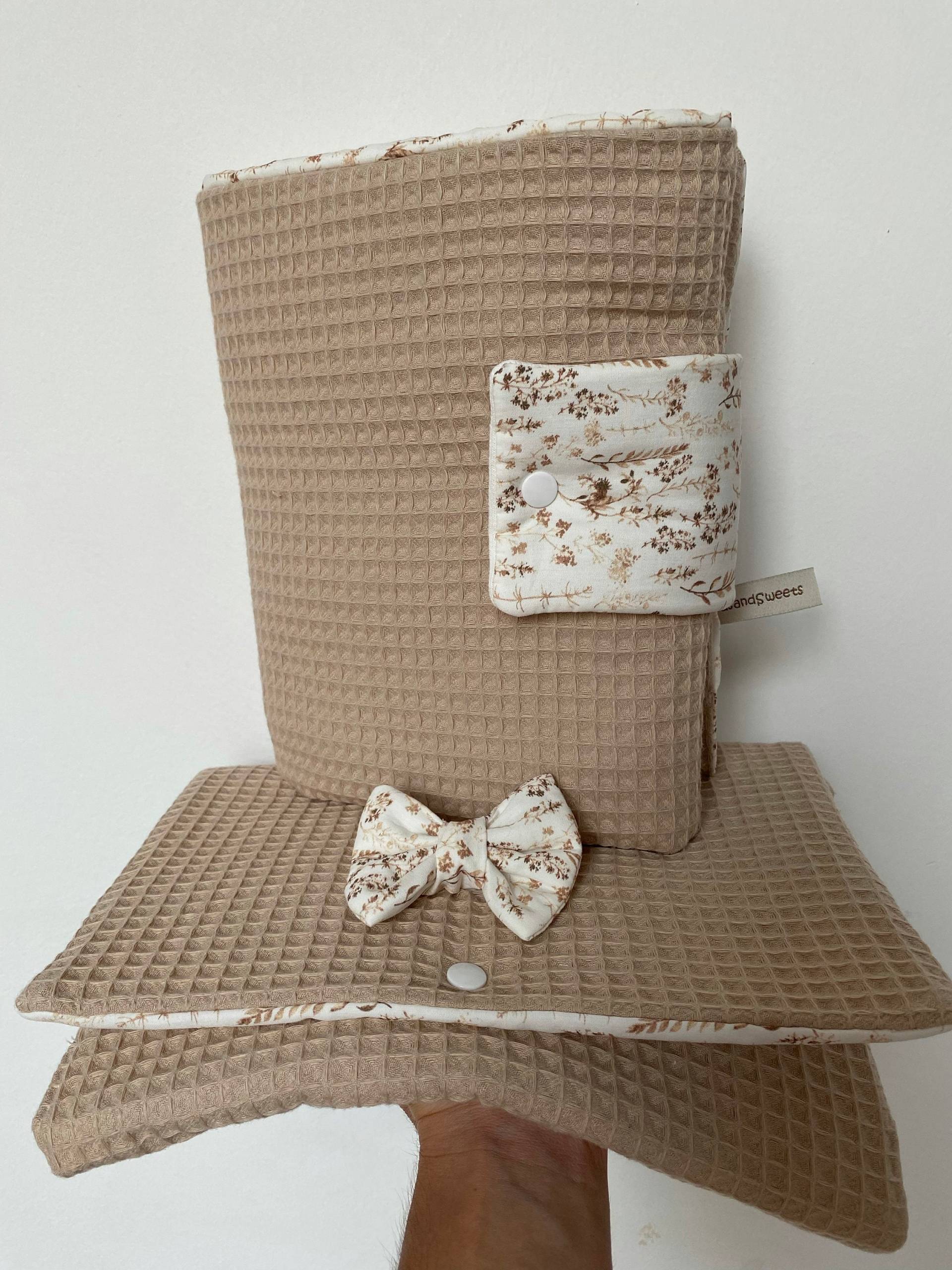 Togo Set Windeltasche + Wickelauflage Waffelpique/Baumwolle Dry Grass, 100% Baumwolle, Handmade Togo Set Windeltasche + Wickelauflage Waffelpique/Baumwolle Dry Grass, 100% Baumwolle, Handmade von KidsandSweets