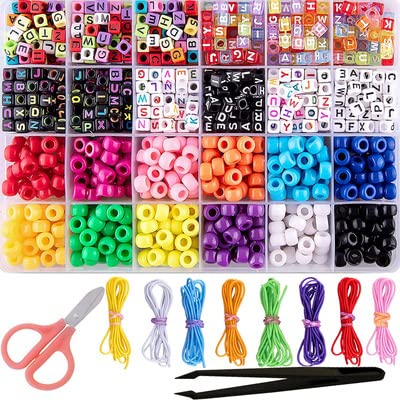 Kikuo 960 Stücke 4 Farbe Acryl Alphabet Buchstaben Perlen A-Z Cube Perlen Mit 8 Rollen farbiger Perlen, 1 Pinzette und 1 Schere für Schmuck Machen Kinder DIY Halskette Armband von Kikuo