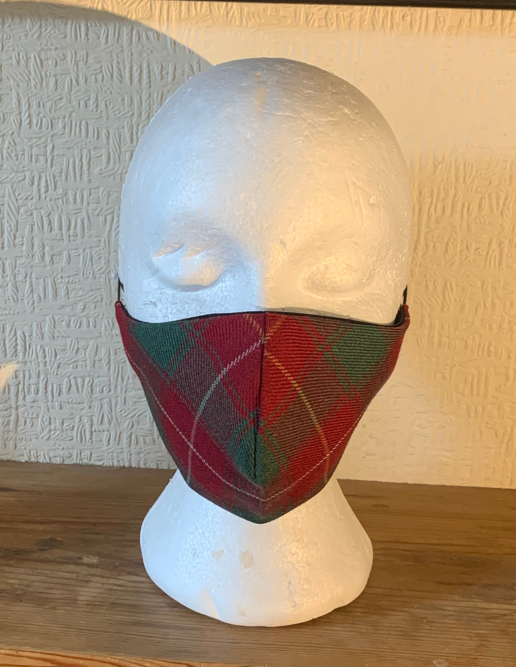Macphee Tartan Gesichtsmaske von Kiltqueenstudio