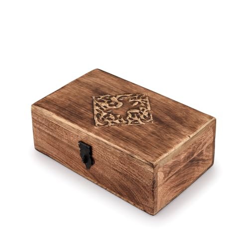 Kimona Handgefertigte Schmuckschatulle aus Holz zur Aufbewahrung von Erinnerungsstücken mit handgeschnitztem keltischem Design Kimona Handgefertigte Schmuckschatulle aus Holz zur Aufbewahrung von Erinnerungsstücken mit handgeschnitztem keltischem Design von Kimona