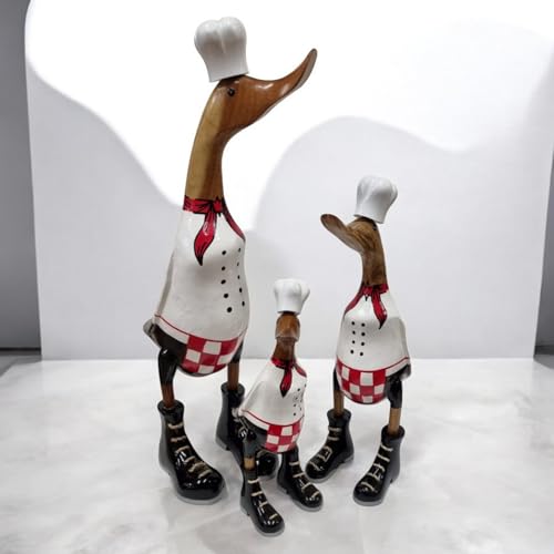 Kinaree Deko Ente aus Holz – Handgeschnitzt im Koch-Outfit – Küchenfigur mit Mütze und Schürze – Lustige Holzfigur als Geschenk oder Küchen-Dekoration, sowie für Gaststätten (L: 49x11x20cm) von Kinaree