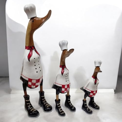 Kinaree Deko Ente aus Holz – Handgeschnitzt im Koch-Outfit – Küchenfigur mit Mütze und Schürze – Lustige Holzfigur als Geschenk oder Küchen-Dekoration, sowie für Gaststätten (M: 36x10x16cm) von Kinaree