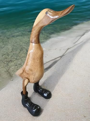 Kinaree Holz Ente - 43cm handgefertigte Holz Ente mit Gummistiefel aus Bambus, als Tischdeko, Gartendeko oder Geschenk geeignet von Kinaree