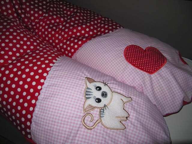 stillkissen, Rot-Rosa, Katze + Herz, 190cm Langes, Großes Lagerungskissen stillkissen, Rot-Rosa, Katze + Herz, 190cm Langes, Großes Lagerungskissen von Kindertraumfabrik
