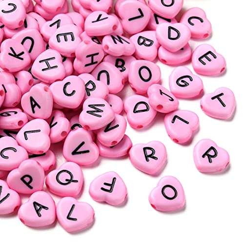 KitBeads 100 Stück Acryl Liebe Herz Buchstaben Perlen Blickdicht Rosa Liebe Herz Form Perlen Niedliche Flache Alphabet Perlen für Schmuckherstellung Armbänder Halskette Bulk von KitBeads